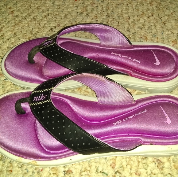 purple nike flip flops